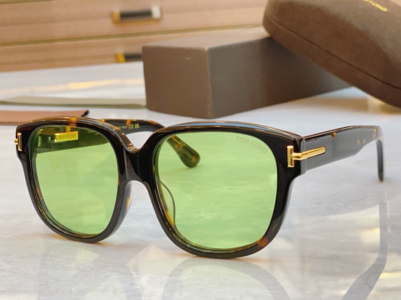 TOM FORD